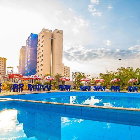 Apartamento Golden Dolphin Express - Viva Ferias Caldas Novas Exterior foto
